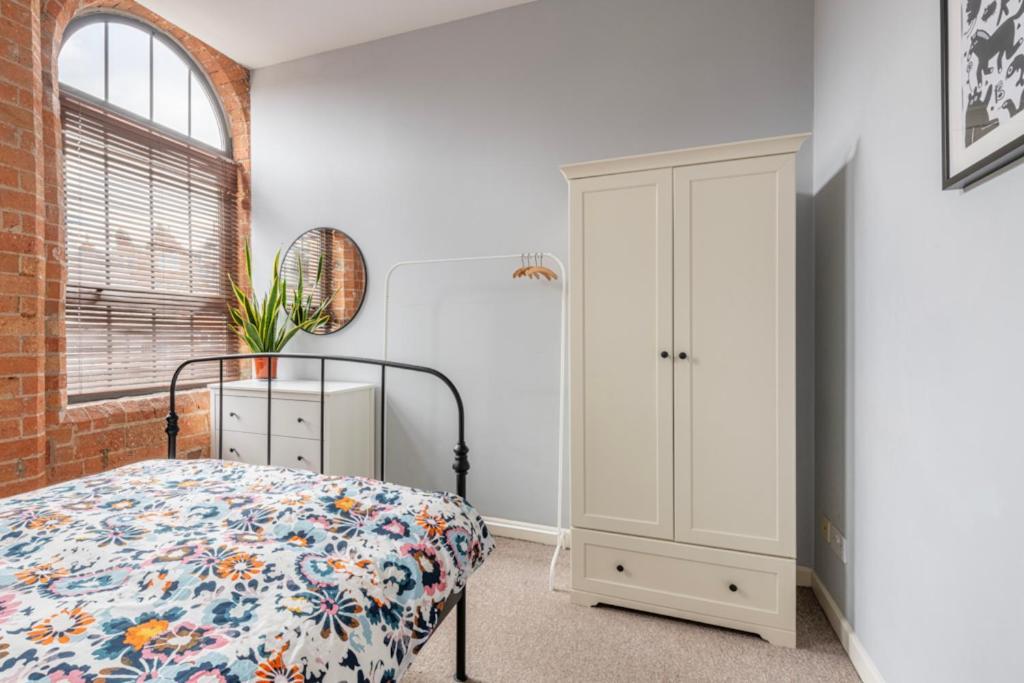 5 Mins Walk From Centre, Spacious City Apt, Open-Plan Nottingham Exterior photo