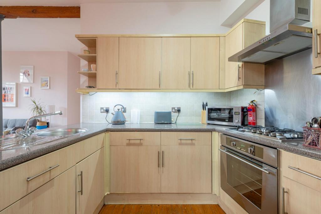 5 Mins Walk From Centre, Spacious City Apt, Open-Plan Nottingham Exterior photo