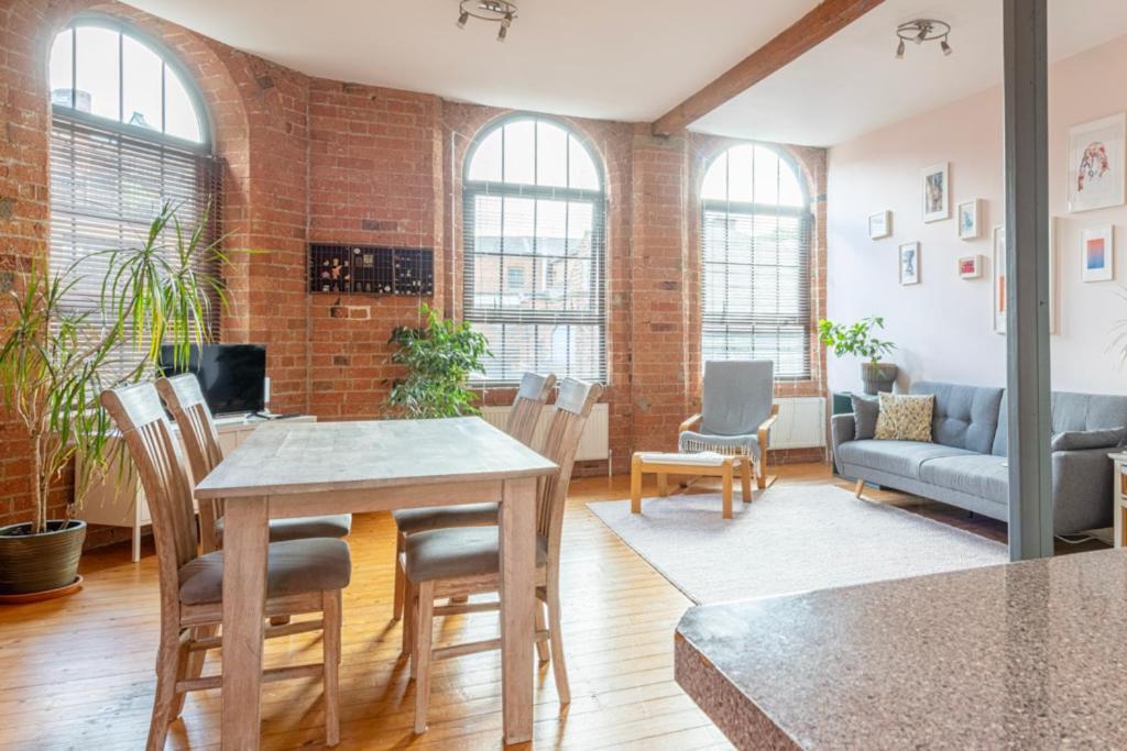 5 Mins Walk From Centre, Spacious City Apt, Open-Plan Nottingham Exterior photo